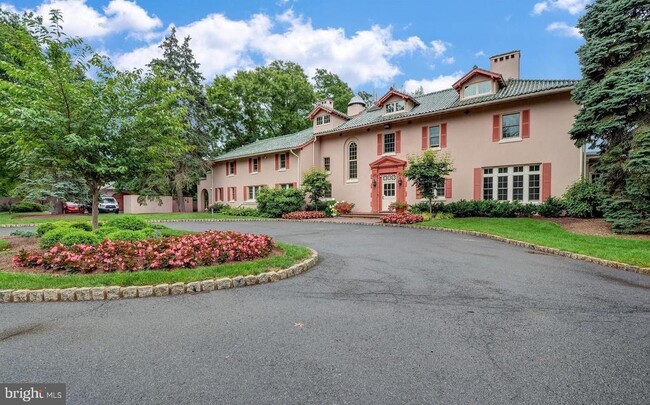 Building Photo - 80 Sayre Dr