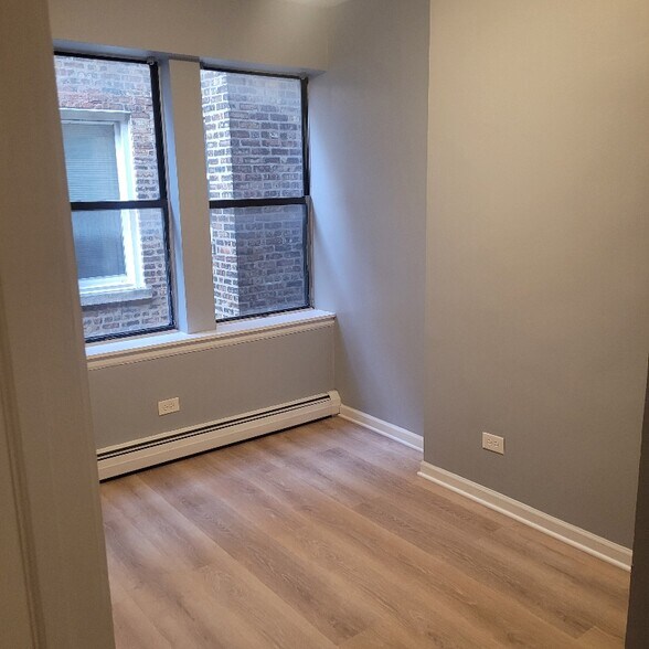 Building Photo - 4915 S Drexel Blvd