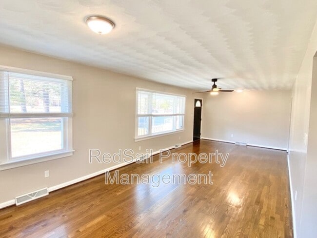 Building Photo - 17073 Longview Dr