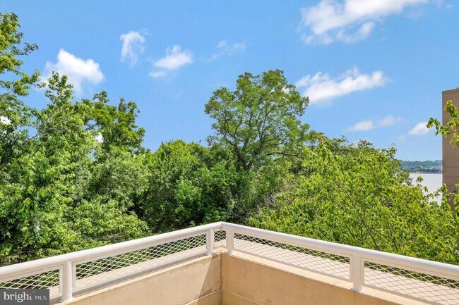 Building Photo - 635 Slaters Ln