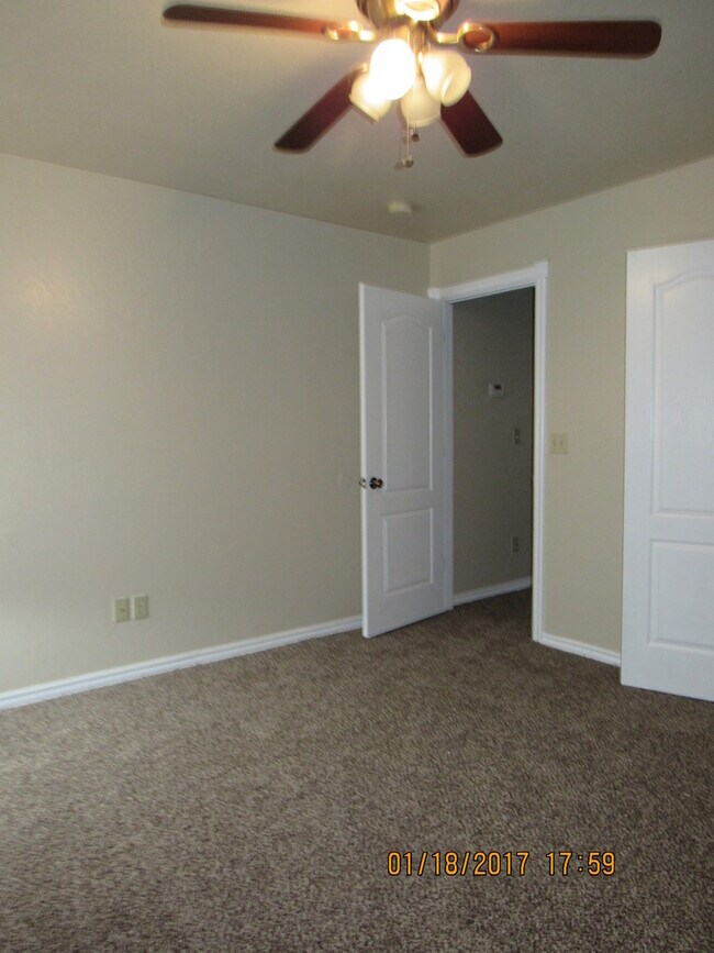 Building Photo - BEAUTIFUL HOME IN WOLFCREEK AREA!!!