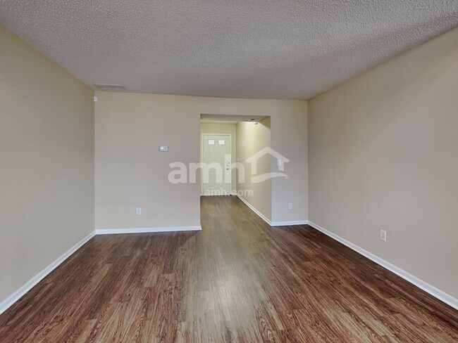 Building Photo - 5426 Alameda Rd