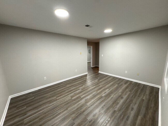 Building Photo - 1270 Fairground Rd