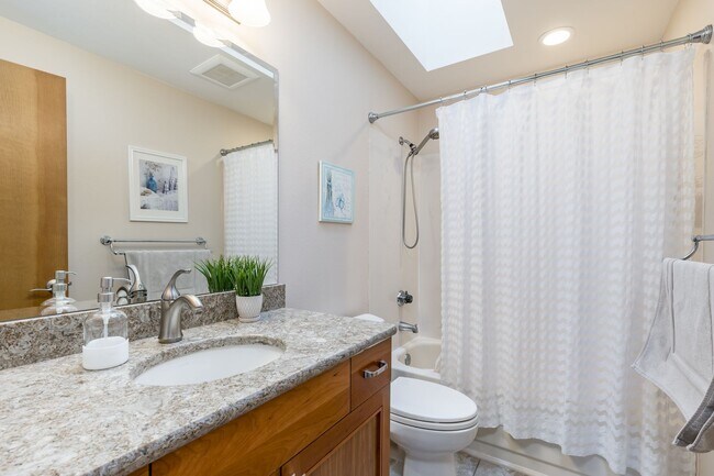 Building Photo - Lea Hill beautiful home - 4 bedroom 2.5 baths with 3 car garage & AC - A must see - Available Apr...