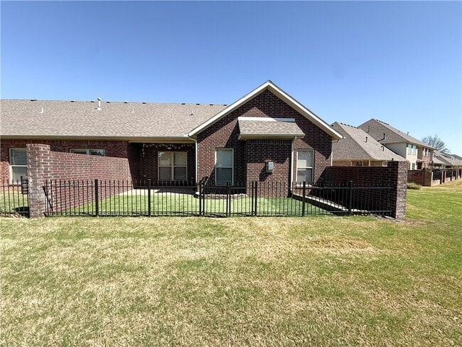 Building Photo - 6665 W Valley View Rd