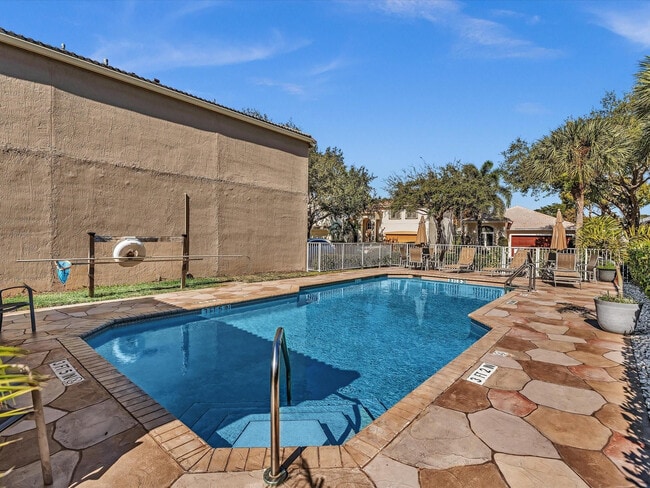 Building Photo - 1449 Banyan Cir