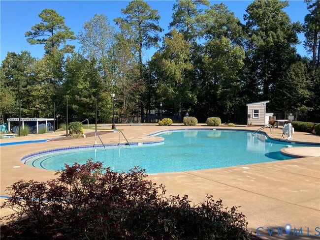 Building Photo - 14720 Village Square Pl