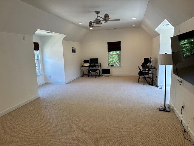 Building Photo - 10110 Paxton Run Rd