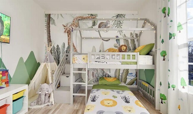 Building Photo - 8103 Coconut Palm Way