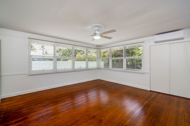 Building Photo - Mid-century modern Kalaheo Ave. Beach side...