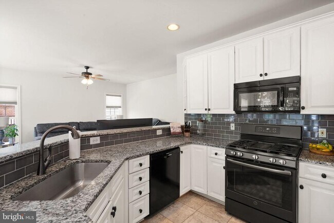 Building Photo - 6050 Smooth Stone Pl