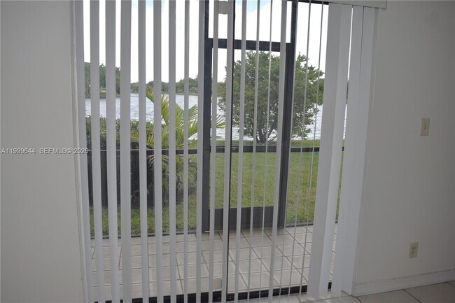 Building Photo - 10013 Winding Lake Rd