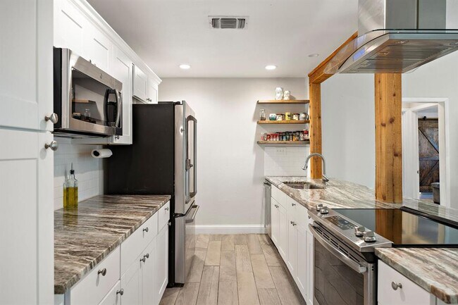 Building Photo - 1009 Rolling Green Cir