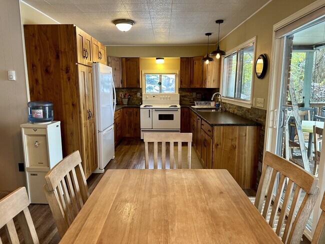 Building Photo - 5675 York Rd