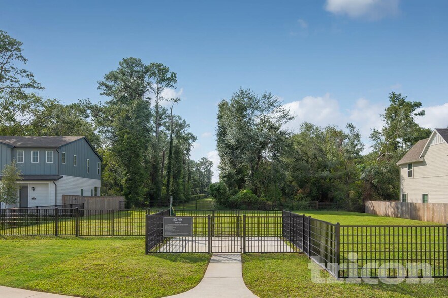 Building Photo - 9835 Willow Creek Commerce Dr