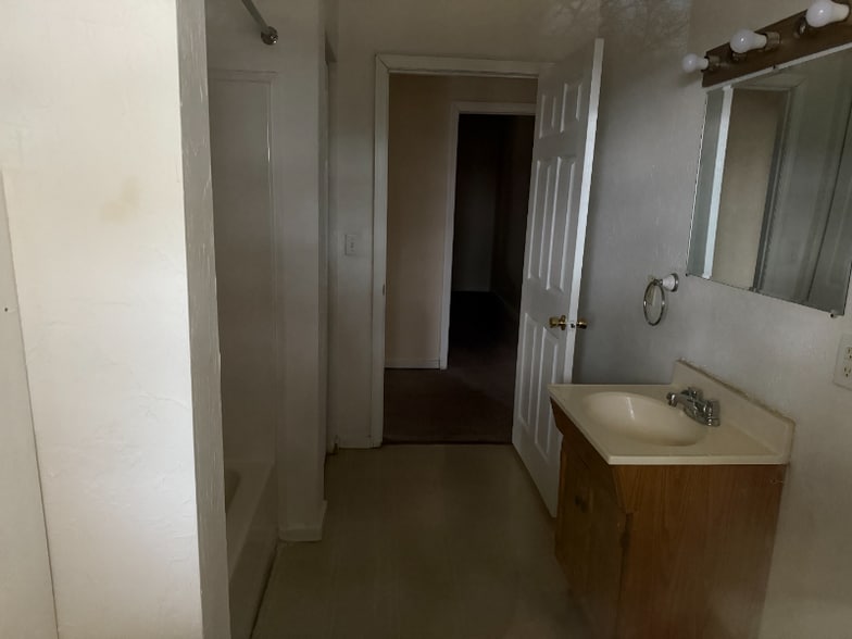 Building Photo - 5635 Orebank Rd