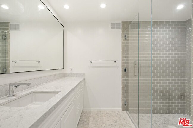 Building Photo - 117 Ocean Way