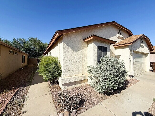Primary Photo - Golf Course Backyard! Updated 3-Bed Home i...