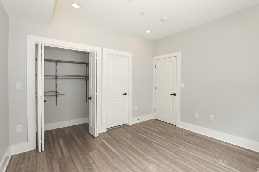 Building Photo - 1225 Raum St NE