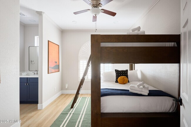 Building Photo - 3202 E Orange Dr