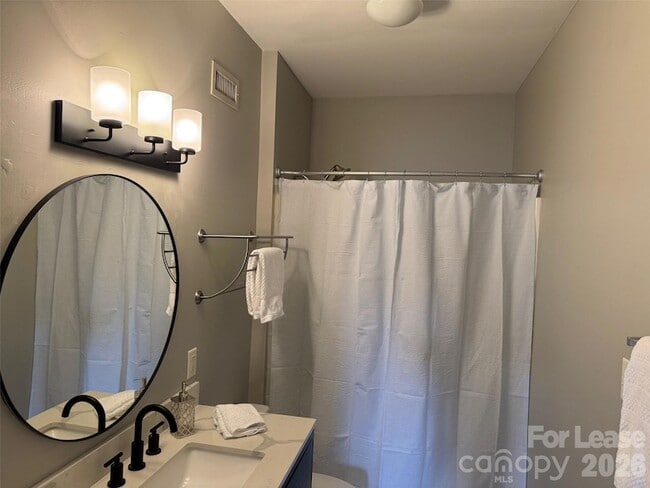 Building Photo - 1410 4th St Dr NW