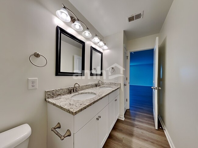 Building Photo - 136 Weeping Cypress Dr