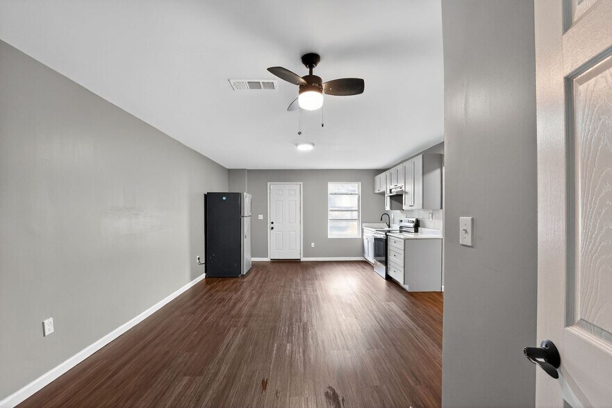 Building Photo - 313 Olympian Dr