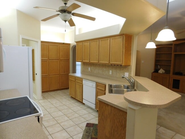 Building Photo - 3201 Nacogdoches Dr