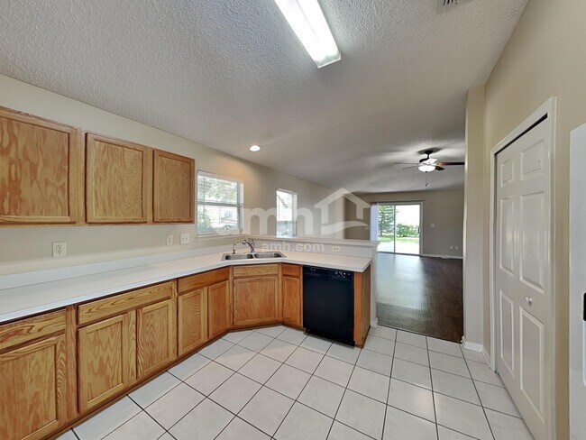 Building Photo - 14428 Woodfield Cir N