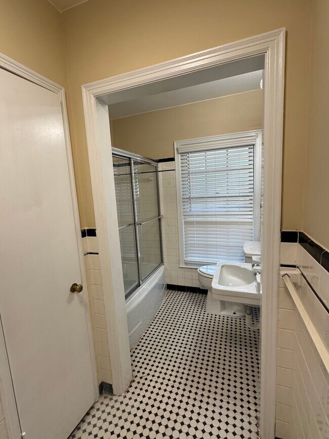Building Photo - 3 Bedroom Ranch in Gainesville!