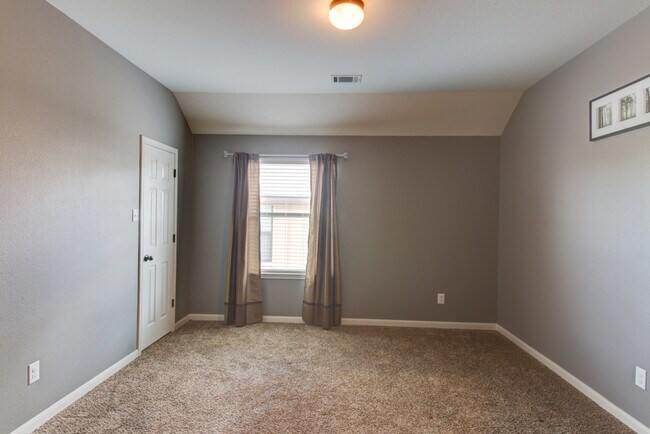Building Photo - 308 Entrada Way