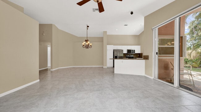 Building Photo - 13255 Royale Sabal Ct