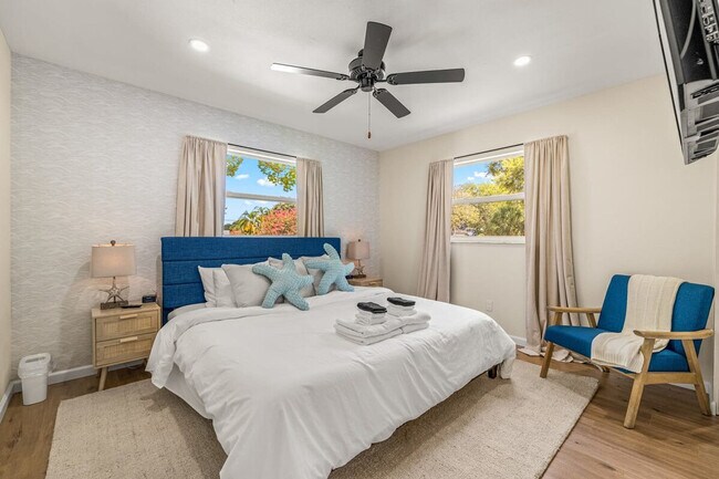 Building Photo - 10703 Del Prado Dr S