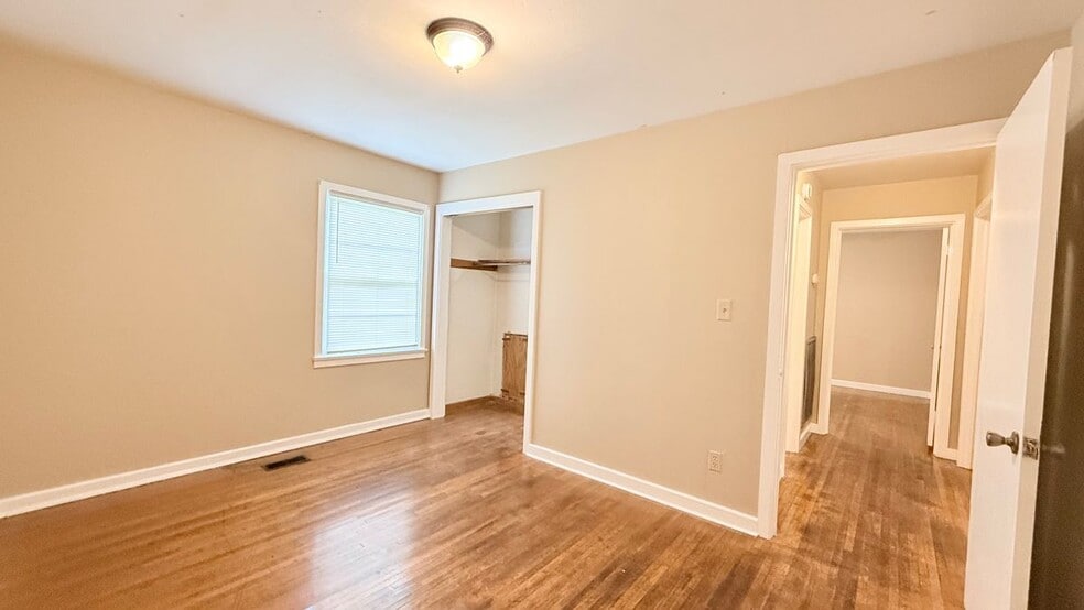 Building Photo - 1002 Evins St