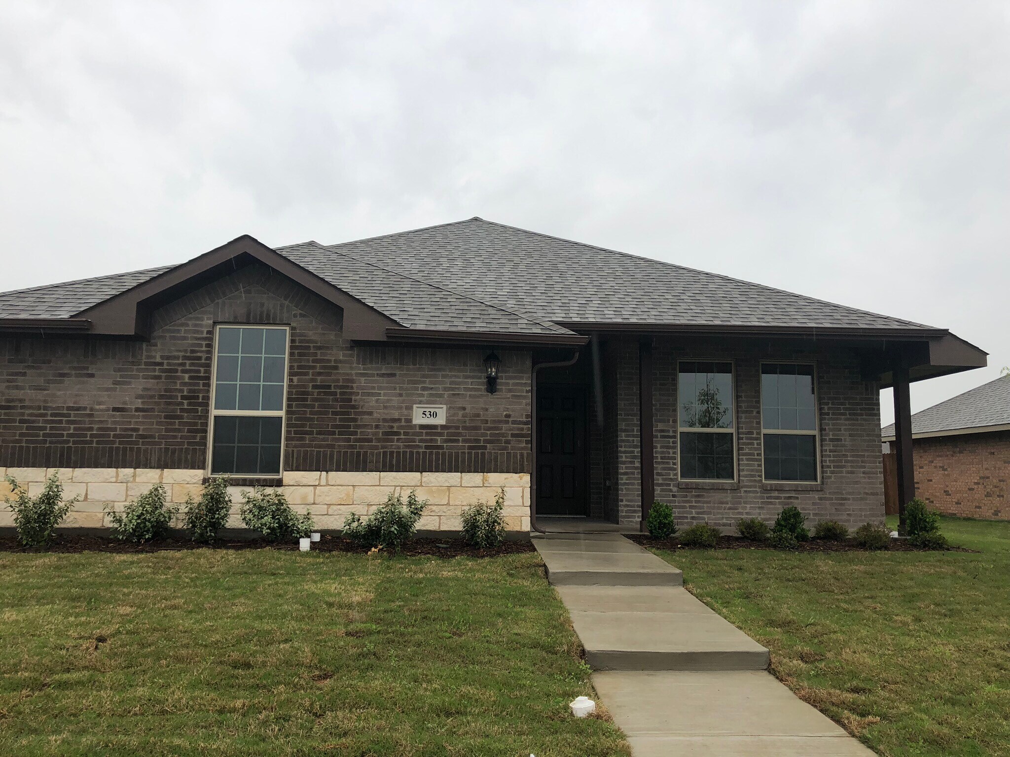 Building Photo - 530 Meadowlake Dr