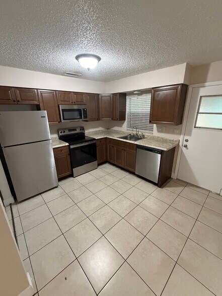 Building Photo - 5624 Struthers Ct