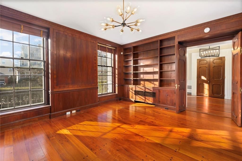 Building Photo - 72 Manning St