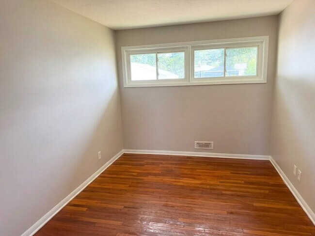 Building Photo - 15917 Steinway Blvd