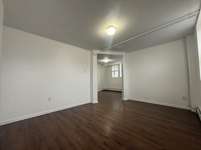 Building Photo - 292 Catherine St