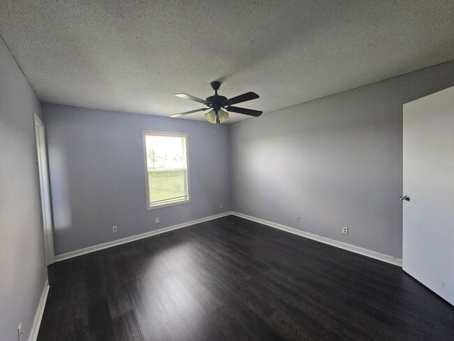 Building Photo - SPECIAL 1/2 OFF 1st Month's Rent