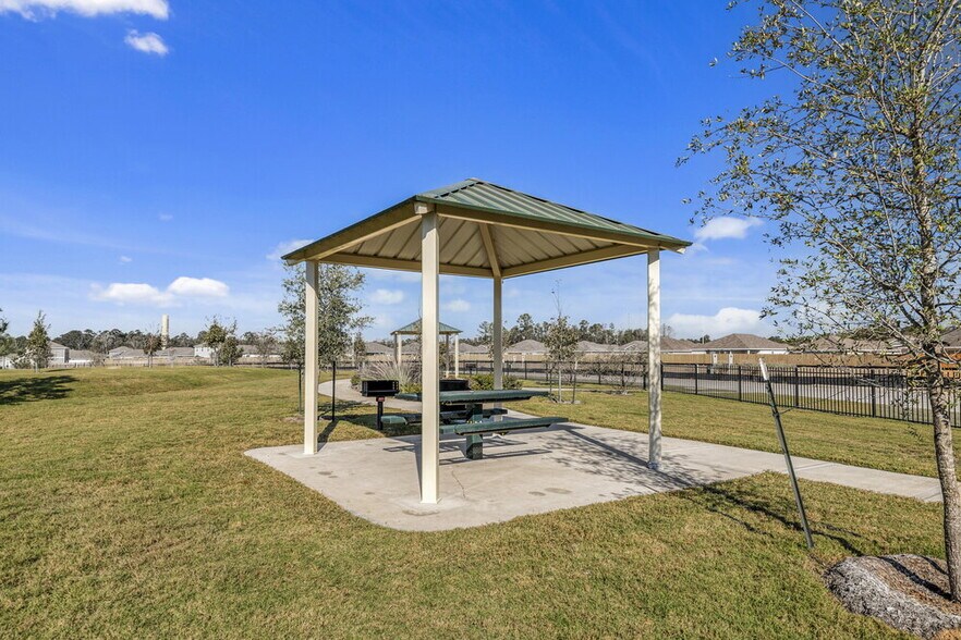 Building Photo - 15647 Plum Brk Dr