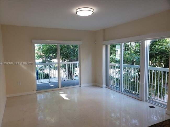Building Photo - 2740 SW 28th Terrace