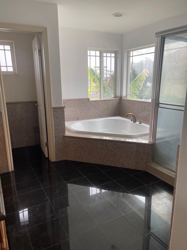 Building Photo - 326 S Euclid St