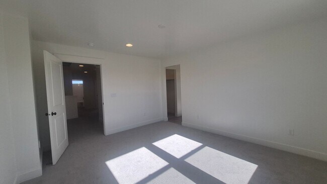 Building Photo - 5677 S Weehawken Ln