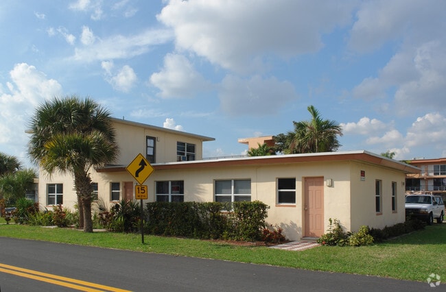 Primary Photo - 1701 N Ocean Blvd
