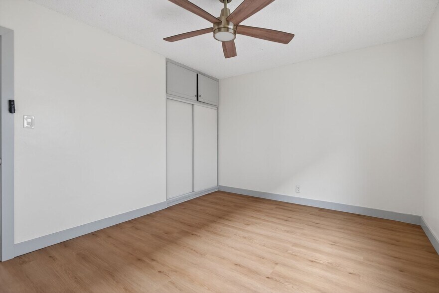 Building Photo - 933 Alamitos Ave