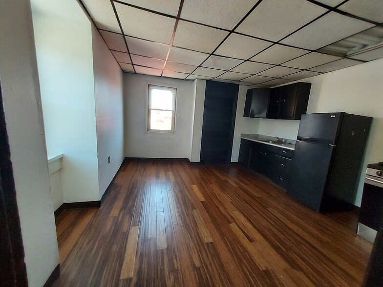 Building Photo - 1402 Sarah St
