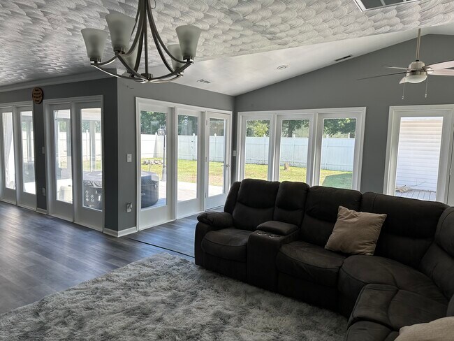 Building Photo - 9576 Maryus Rd