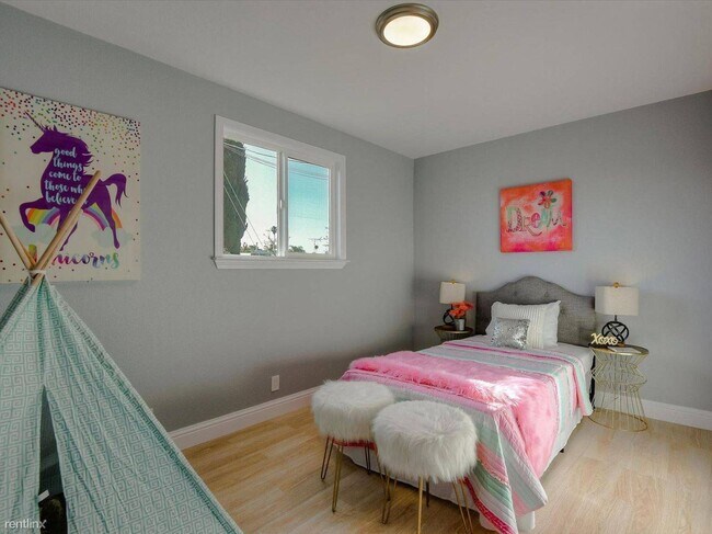 Building Photo - 4836 Serra Ave