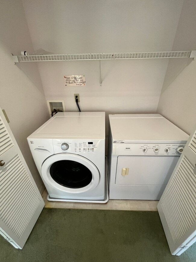 Building Photo - Spacious  South Burlington Townhouse for Rent - Available 7/1